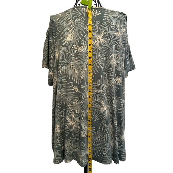 NWT Zac and Rachel XL V neck Seabed floral top.  Butterfly sleeves. - Picture 4 of 10